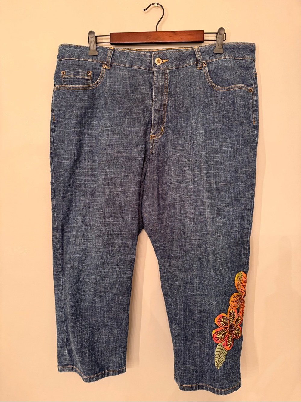 Coldwater Creek Blue Denim Jeans Capris with embroidered flowers